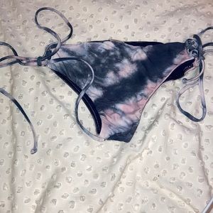 Scrunched billabong bikini bottoms